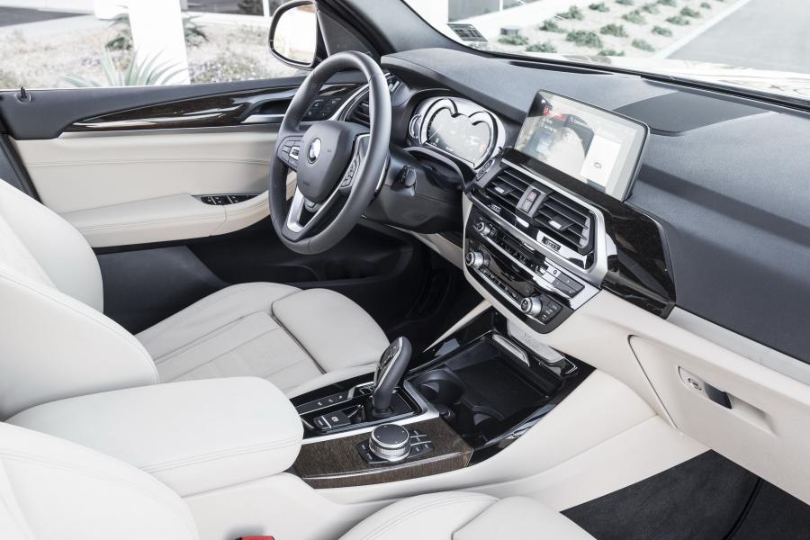 Интерьер BMW X3 xDrive30i xLine (G01) 2017 года  (NA) (фото 7 из 7)